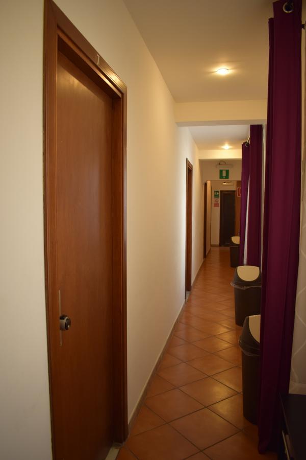 Sandy Hotel Róma Kültér fotó